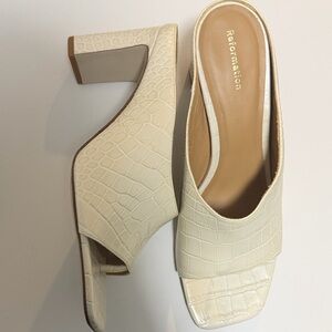 Reformation Cream Lou Lou Block Heel Croc-Embossed Mules. NEW.